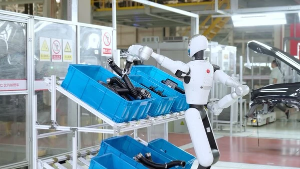千台机器人涌入工厂,中国制造的秘密武器竟然是它(图3) 千台机器人涌入工厂,中国制造的秘密武器竟然是它(图3)