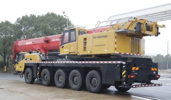 130吨混动起重机年省8万运营成本，新能源重卡节能新标杆(图1)