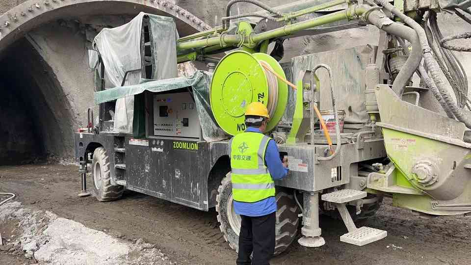 先锋湿喷机助力世纪工程提升混凝土喷射效率(图4)