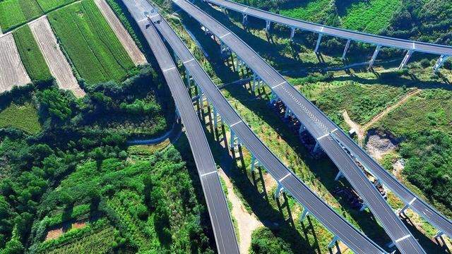 山东首条零碳智慧高速济青中线济潍段全线通车 领跑绿色低碳转型(图1)
