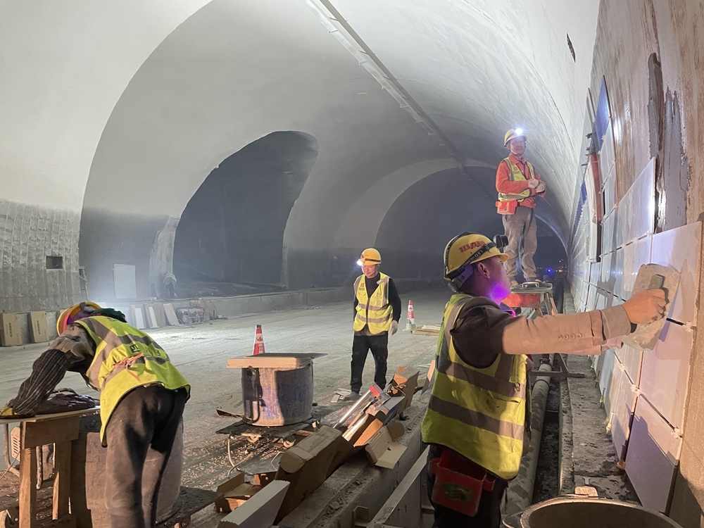 甘肃最长公路隧道攻克技术难题实现安全贯通(图2)