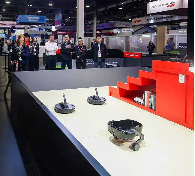 扫地机器人竟然会爬楼梯，全球首款轮足机器人亮相CES(图3)