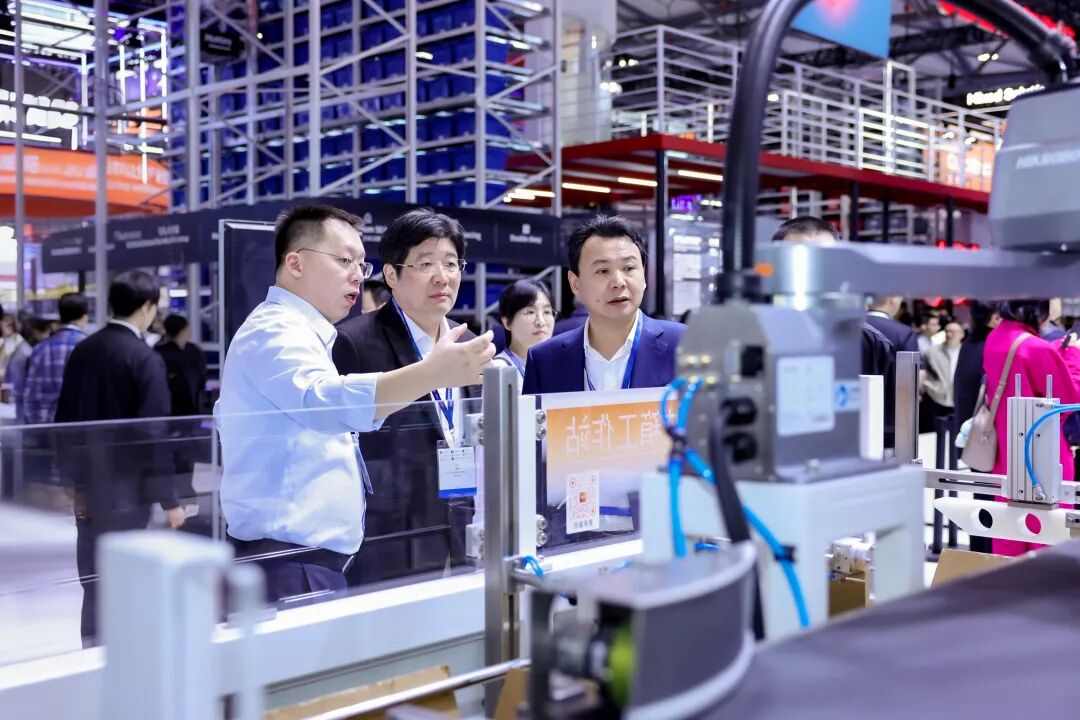 传统叉车巨头竟造出人形机器人，物流行业要变天了？(图9)