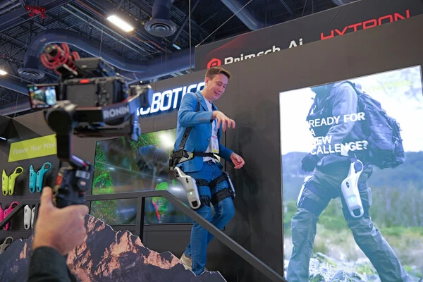 CES获奖外骨骼竟能轻松登陡坡，原来秘密藏在4自由度髋关节(图4)