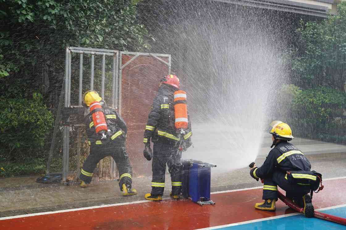 爱丽斯新材料亮相九江消防宣传月，以防火科技践行社会责任(图2)