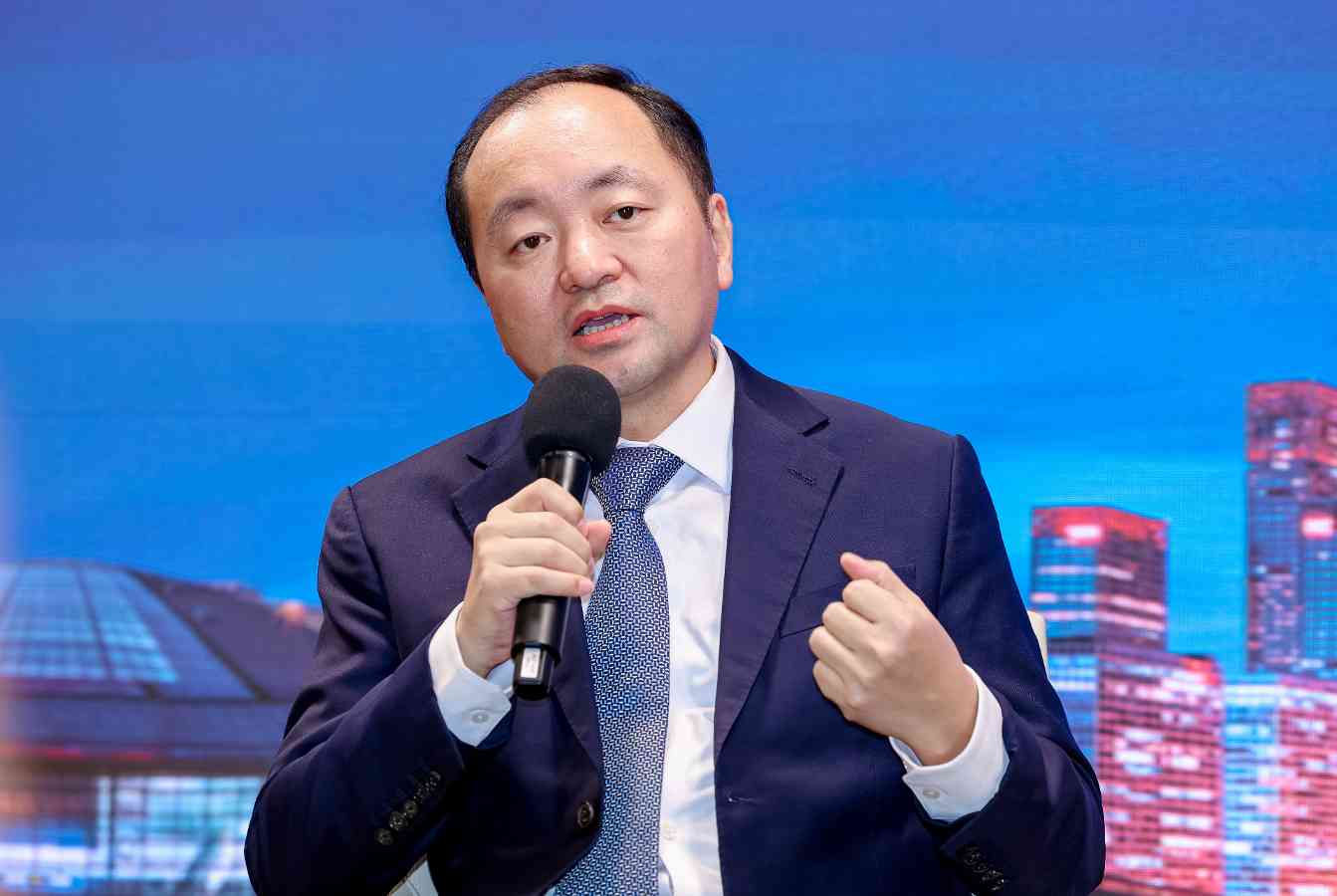 跨界企业家如何以用户价值为核心，搭建中国企业出海与绿色发展的桥梁(图1)