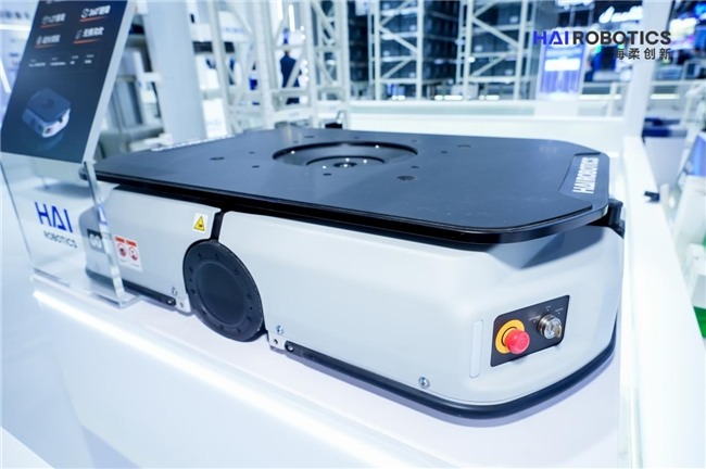 闪攀机器人系统引领仓储自动化革新，智造中心升级全球供应链(图2)