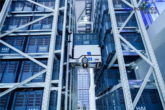 闪攀机器人系统引领仓储自动化革新，智造中心升级全球供应链(图1)