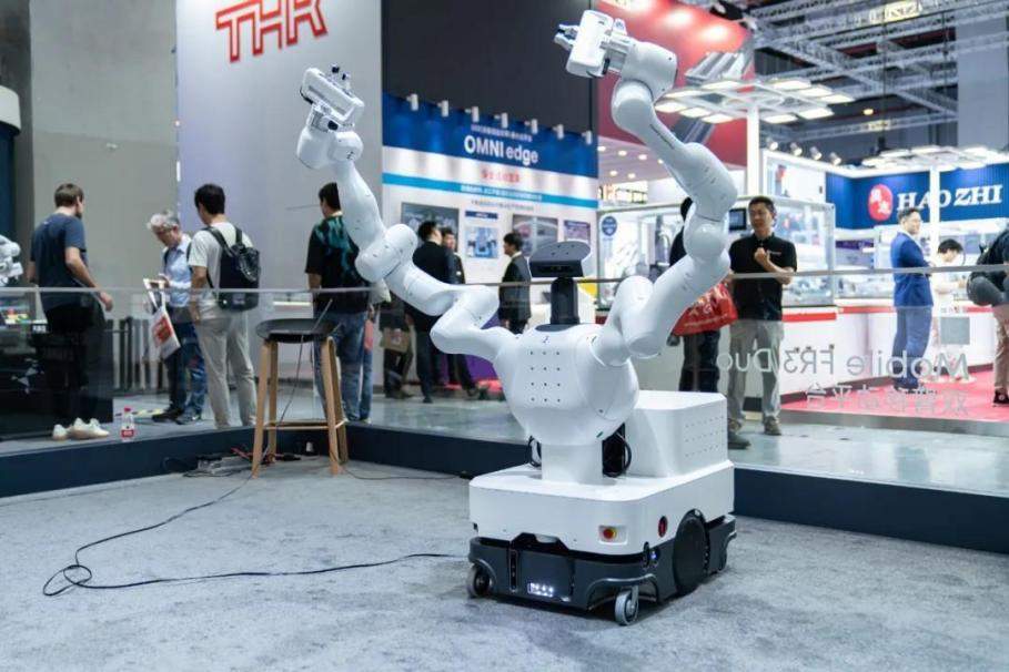 智能机器人创新产品亮相工博会，探索自动化解决方案新高度(图3)