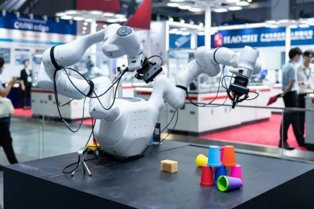 智能机器人创新产品亮相工博会，探索自动化解决方案新路径(图10)