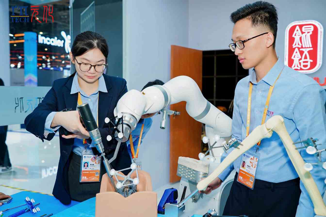 全球首创五合一全骨科手术机器人亮相，引领智能医疗新突破(图6)