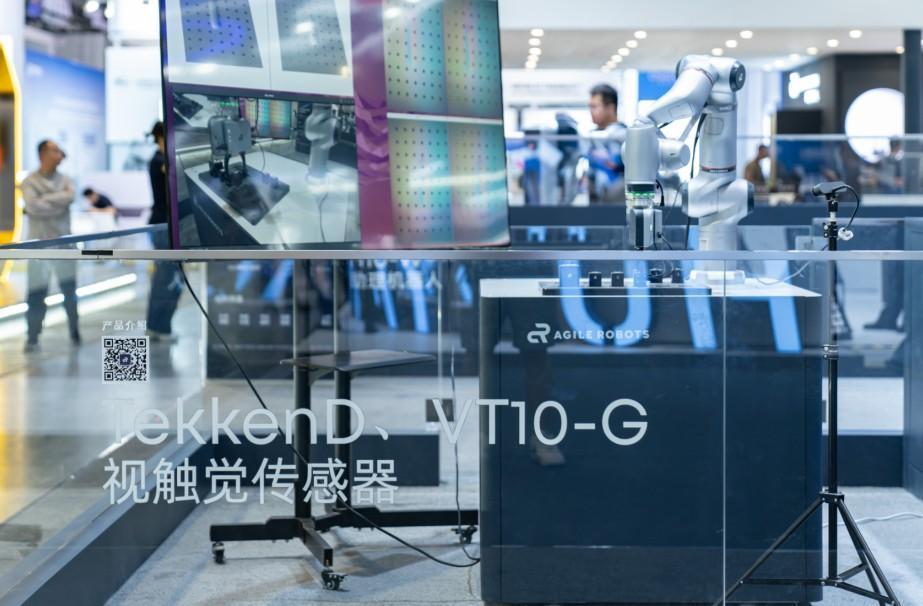 智能机器人创新产品亮相工博会，探索自动化解决方案新路径(图6)