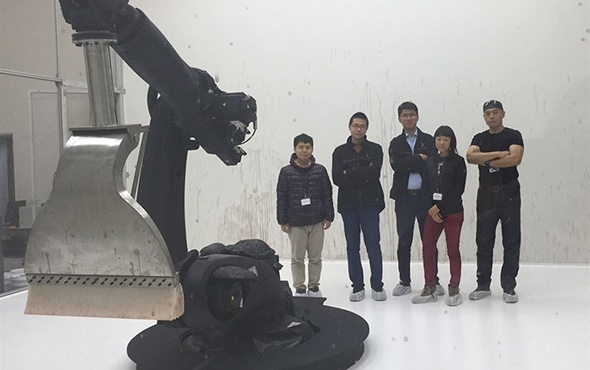 机械臂与艺术创作，探索自由与控制的天性表达(图1)