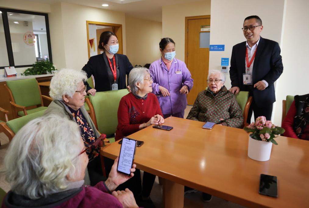 智能科技赋能银发生活，AI与机器人如何提升养老体验(图1)