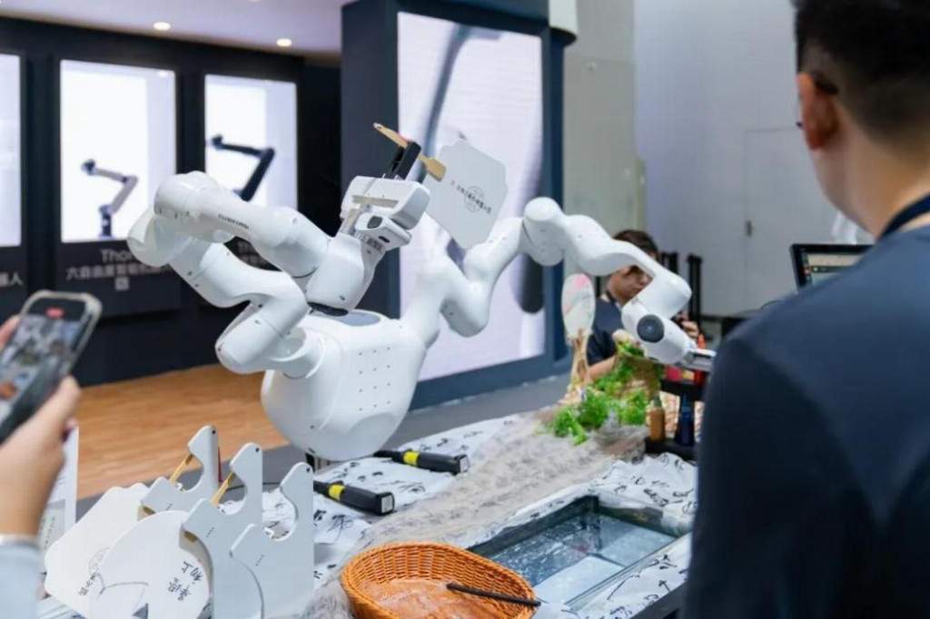 智能机器人创新产品亮相工博会，探索自动化解决方案新高度(图11)
